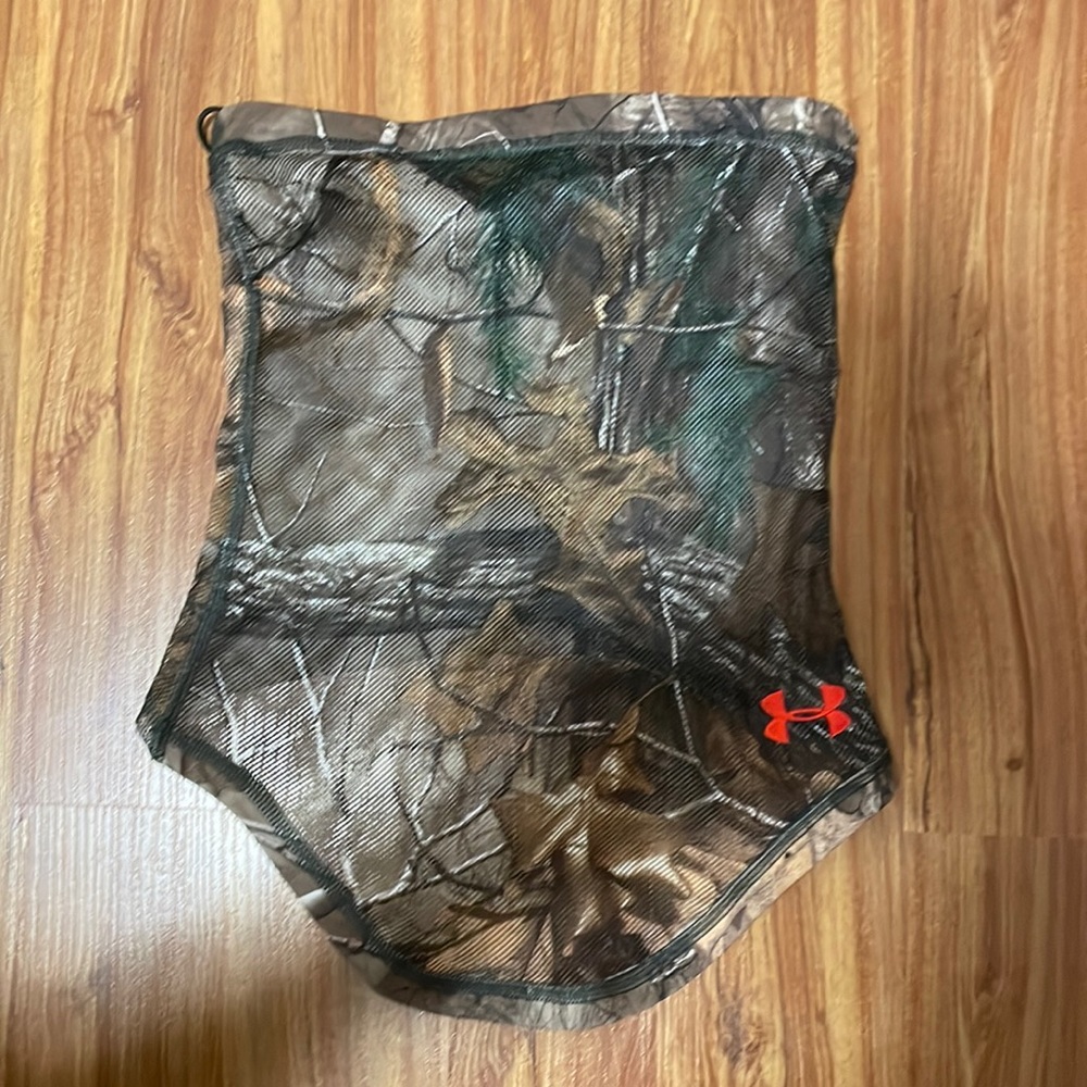 Under Armour neck gaiter